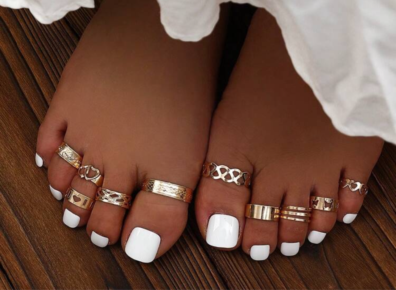 “10 Cute Toe Rings”