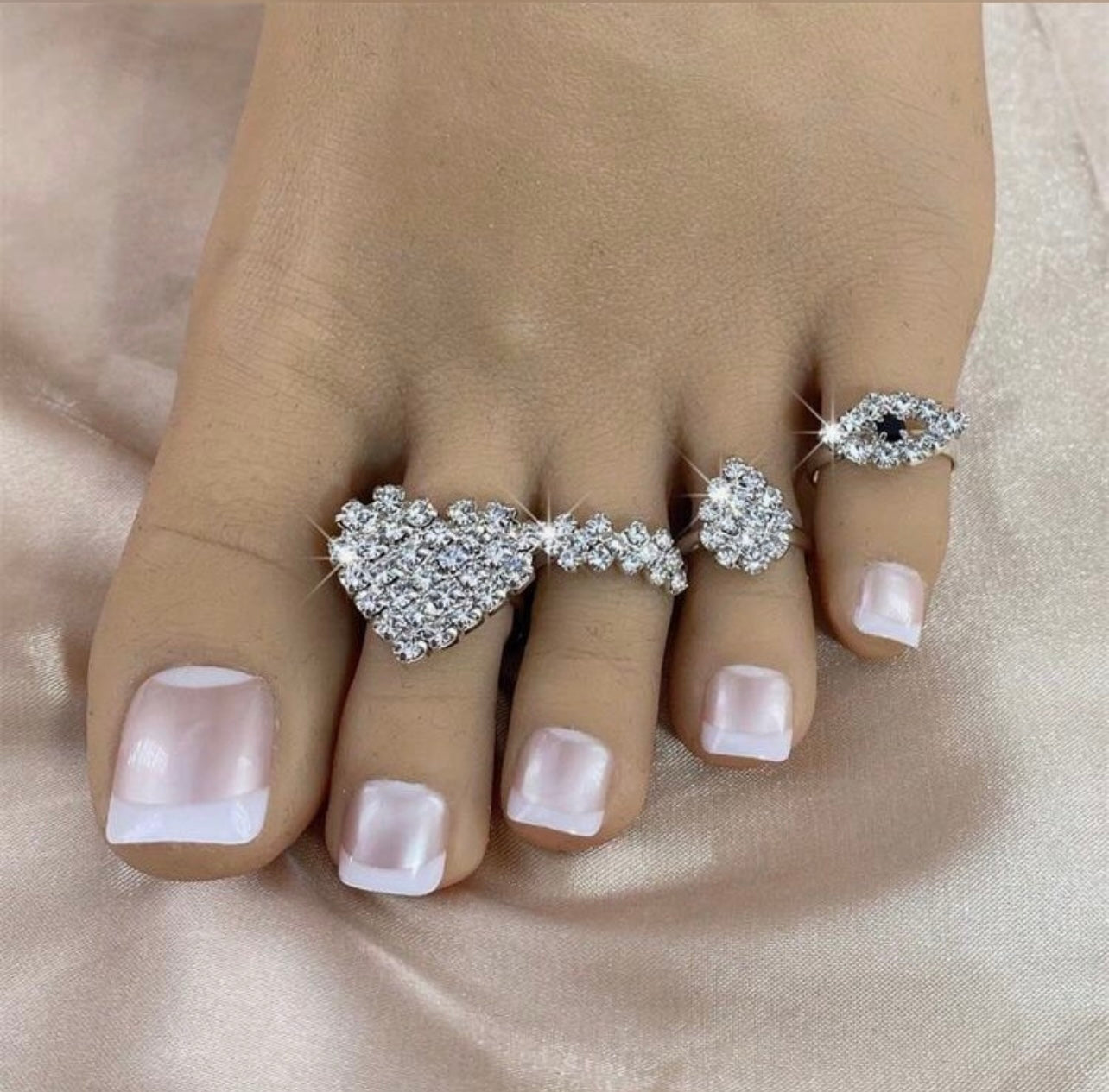 “RHINESTONE DESIGN TOE RING”