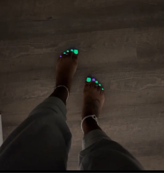 โGLOW In The Dark Toesโ